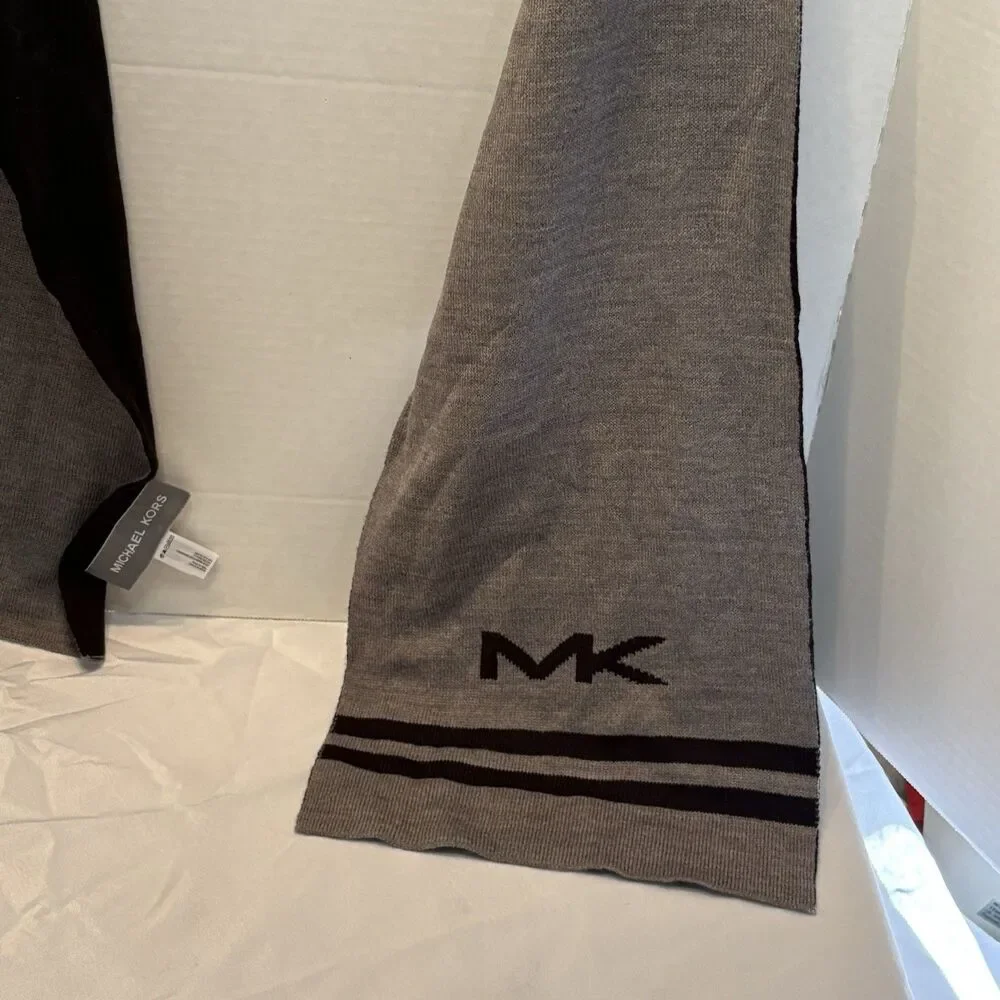 Michael Kors MK Grey Reversible Scarf Men’s OSFA One Size Excellent Condition